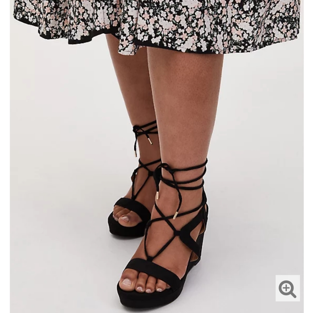 BLACK FAUX SUEDE ANKLE WRAP PLATFORM WEDGE (WW)

D